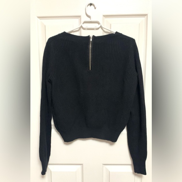 🎀3/$35 Banana Republic sweater🎀 - Picture 2 of 3
